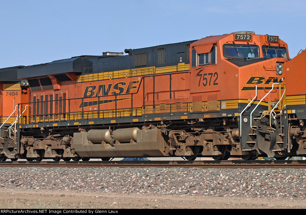 BNSF 7572